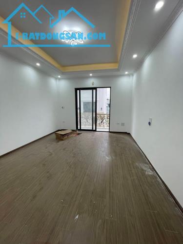Bán Nhanh Nhà Bát Khối 42m 6 Tầng Thang Máy mặt tiền 3.9m Chỉ 8.4 Tỷ Long Biên Gara ÔTô - 3