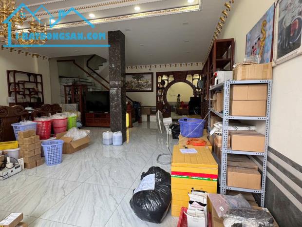 MT ĐƯỜNG 160 - 220M2 - 3 TẦNG - NGANG 8.2 - 2