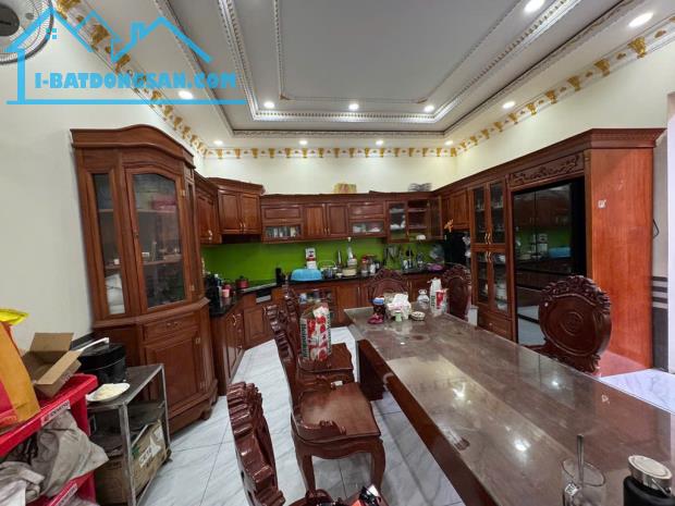 MT ĐƯỜNG 160 - 220M2 - 3 TẦNG - NGANG 8.2 - 3