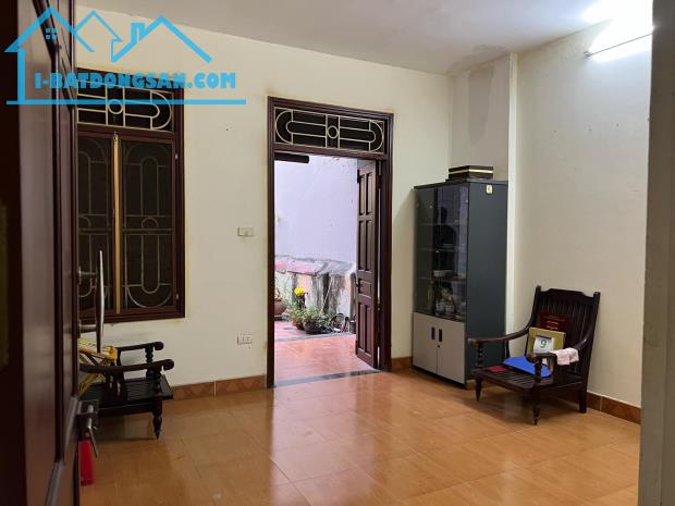 Cho thuê nhà ngõ ô tô Vũ Hữu, 3 tầng x 70m2, 4 ngủ, 15 Triệu, ở nhóm 8 người, VP c.ty - 1