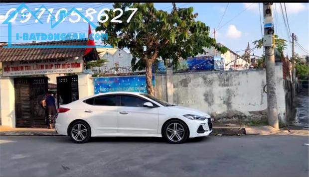 Chính chủ cần bán nhà trung tâm Hóc Môn - đường xe hơi đậu cửa - DT 900m2 - giá đầu tư
