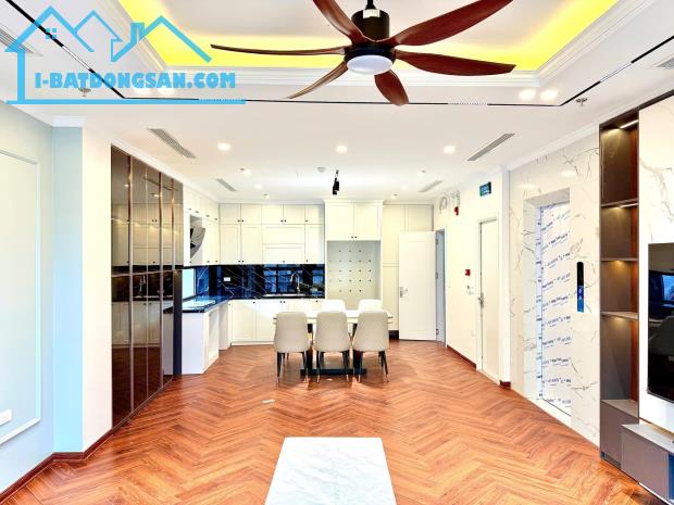 Phố Xuân Thủy - Cầu Giấy, DT 65m2 x 7 Tầng Thang Máy, MT5.4m, Giá 21 tỷ LH: 0888758369
