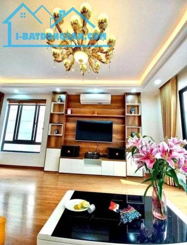 Cần bán gấp nhà mặt phố khu trung tâm dân trí cao - 1