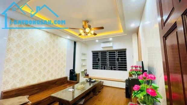 Cần bán gấp nhà mặt phố khu trung tâm dân trí cao - 2
