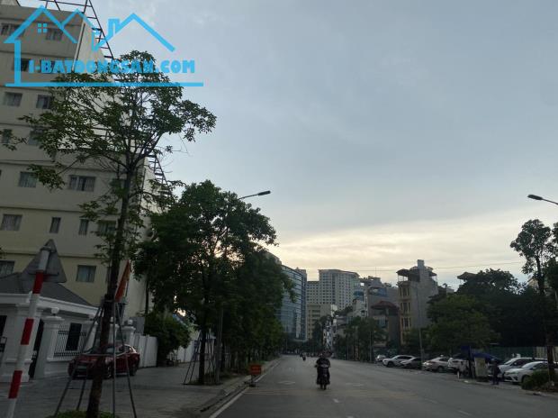 BÁN NHÀ “ĐẸP NHƯ TRANH” TẠI ĐỐNG ĐA, 2 Ô TÔ ĐỖ CỬA, 44.5m2 - 8 Tỷ - 4