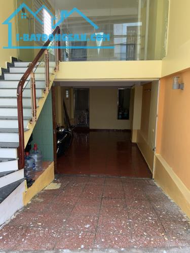 Cho thuê văn phòng tầng 1- 40 m2 tại Mễ Trì Thượng, đường ô tô tránh
