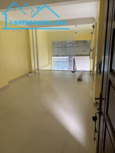 Cho thuê văn phòng tầng 1- 40 m2 tại Mễ Trì Thượng, đường ô tô tránh - 2