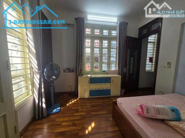 Cực hiếm - Bán nhà  Văn Cao, Ba Đình - Nhà phân lô - ngõ ô tô đỗ cửa - 42m x 5T, 16 tỷ - 2