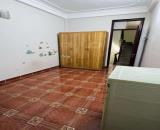 Cho thuê căn hộ tập thể tầng 2 ở hộ gia đình, ngõ Trại Găng, 70m2, 2 ngủ, 5.5 Triệu/tháng