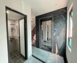 Nhà đẹp ở sướng. Thang máy sịn chạy vù vù