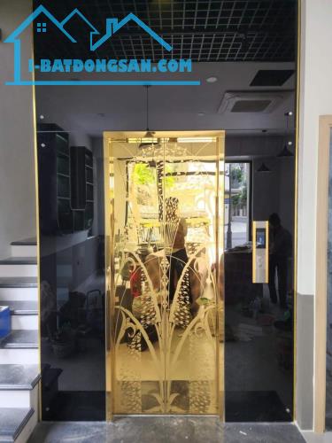 Mình cho thuê nhà hai cửa đi, mới, Phố Trúc Bạch; vỉa hè 99m2* 4T- 31 Tr