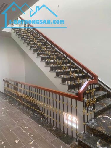 Mình cho thuê nhà hai cửa đi, mới, Phố Trúc Bạch; vỉa hè 99m2* 4T- 31 Tr - 1