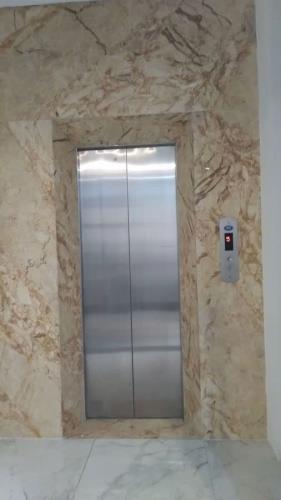 Tôi cho thuê nhà hai cửa đi, mới, Trúc Bạch; vỉa hè 100m2* 4T- 30 Tr - 1
