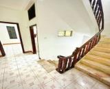 Cho thuê nhà 4 tầng Hoàng Văn Thái Ô Tô đỗ / để trong nhà- dt 50m2 - 4 ngủ - Giá 16 triệu