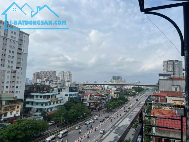 Cho thuê nhà ngõ ô tô Văn Cao, 39m2, 3 tầng, 4 ngủ, 2 vệ sinh, 14 triệu