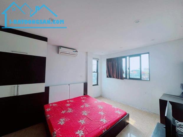 Cho thuê nhà ngõ ô tô Văn Cao, 39m2, 3 tầng, 4 ngủ, 2 vệ sinh, 14 triệu - 2