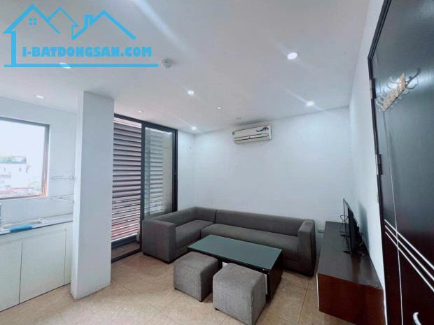 Cho thuê nhà ngõ ô tô Văn Cao, 39m2, 3 tầng, 4 ngủ, 2 vệ sinh, 14 triệu - 4