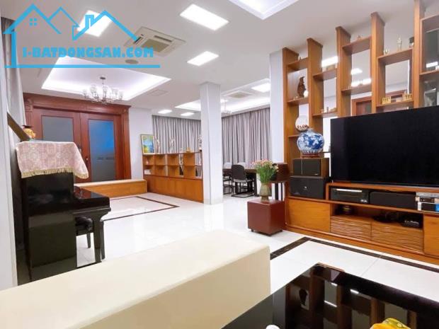 BIỆT THỰ LÔ GÓC LINH ĐÀM 239m*5T MT11m, THANG MÁY, NỘI THẤT VIP, KINH DOANH CHỈ 63 TỶ - 3