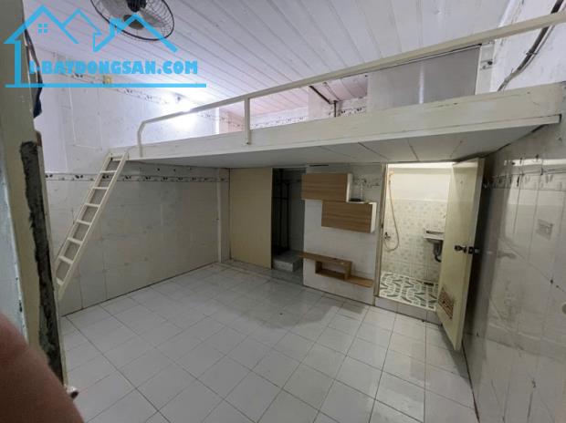 Cần sang nhượng hợp đồng thuê phòng duplex – Quận 8