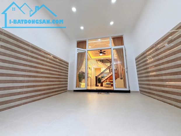 BÁN NHÀ HIẾM MỚI XÂY  ĐƯỜNG THẠNH LỘC 13 QUẬN 12 DIỆN TÍCH 60M2  GIÁ CHƯA TỚI 5 TỶ8 - 4