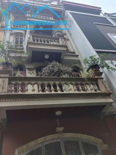 Bán nhà mặt phố Ngô Gia Tự, Long Biên. 84 m2 x 4 Tầng. Ô tô KD showroom văn phòng cho thuê