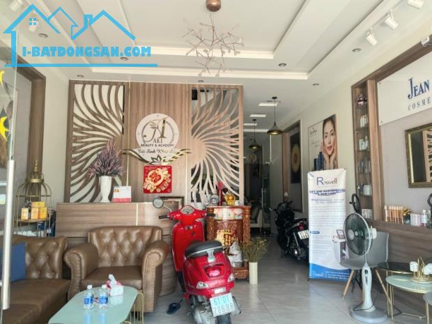 Bán nhà 4 Tầng có THANG MÁY khu V.I.P Bậc nhất Dĩ An,đường nhựa 22m - 4