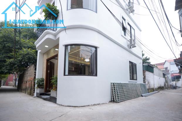 Bán nhà Thụy Ứng Song Phượng Đan Phượng 42 m2 4 tầng, lô góc ô tô đỗ cửa giá 5.45 tỷ.