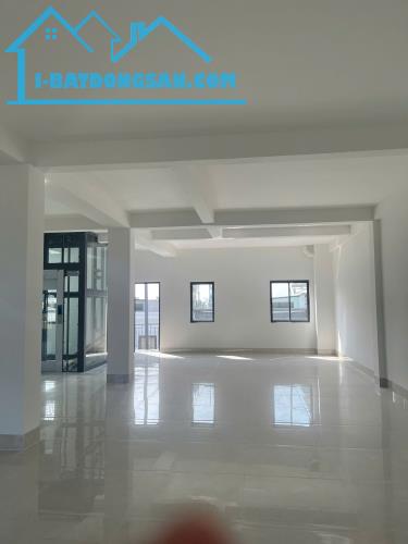 GIÁ TỐT: CHO THUÊ 3 CĂN SHOPHOUSE LIỀN THÔNG NHAU 300M2( DTSD 1.500M2) TP THỦ ĐỨC