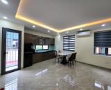 Cho thuê căn hộ 45m2 Nghi Tàm, gần Hồ Tây, lô góc thoáng sáng