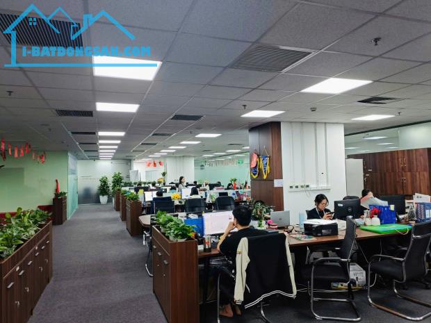 Cho thuê văn phòng 450m2 full nội thất tại trung tâm Cầu Giấy giá chỉ 285k/m2