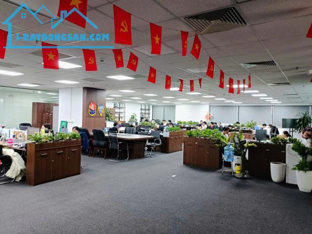 Cho thuê văn phòng 450m2 full nội thất tại trung tâm Cầu Giấy giá chỉ 285k/m2 - 1