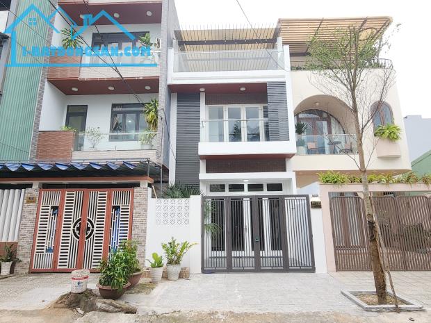 🏡 Nhà mới 3 tầng đường Đỗ Nhuận, Cách Bến xe Trung Tâm Đà Nẵng 500m. Vị trí rất đẹp.💲