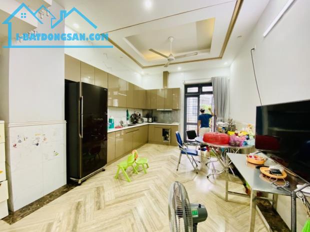 Bán nhà 3 tầng Gò Dưa, Tam Bình, Thủ Đức, TP HCM. DT 90m2,  sổ hồng riêng. Giá 7,08  tỷ.