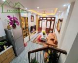 Bán nhà Phố Trạm Long Biên 42 mét X 5 tầng, ngõ nông cách 20 mét ra mặt phố, giá 6.5 tỷ
