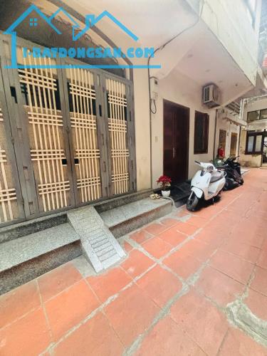 Bán Nhà Phố Nguyễn Trường Tộ, Hàng Bún, 10m ra phố - 31m2, 4 Tầng - sổ riêng, Giá 16,2 Tỷ