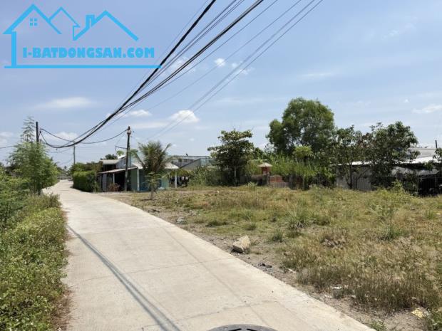 Bán Đất Đoàn Nguyễn Tuấn Bình Chánh - 883m2 Nở Hậu - 400m2 Thổ Cư - 2 Mặt Tiền, giá rẻ - 2