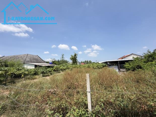 Bán Đất Đoàn Nguyễn Tuấn Bình Chánh - 883m2 Nở Hậu - 400m2 Thổ Cư - 2 Mặt Tiền, giá rẻ - 1
