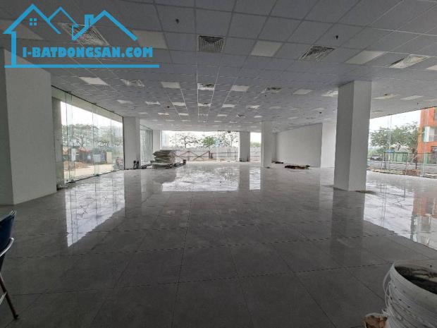 LONG BIÊN- CẦN CHUYỂN NHƯỢNG- TOÀ NHÀ DỊCH VỤ - DT:3.148M - MT : 42M - LÔ GÓC 4 MẶT THOÁNG - 2
