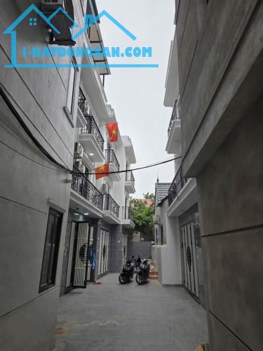 NHÀ XÂY Mới  THÔN ĐẠI TẢO _XÃ ĐẠI THÀNH   NHÀ THOÁNG  - SỔVUÔNG ĐEP - KHU VUC ĐANG PHÁT TR