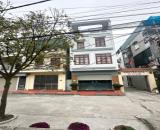 Nhà lô góc 4 tầng - Ở ngay -  Nội thất mới, hiện đại, 3 phòng ngủ - Đường 3 ô tô tránh