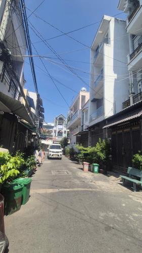 HÀNG HIẾM HƯƠNG LỘ 2 - 68M2 (4 X 17) - 4 TẦNG - HẺM 8M THÔNG - CHỈ HƠN 6 TỶ - 2