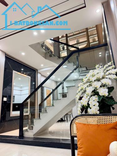 BÁN NHÀ 4 TẦNG Ô TÔ ĐỖ CỬA NGÀY ĐÊM ngõ phố Bình Lộc TP Hải Dương