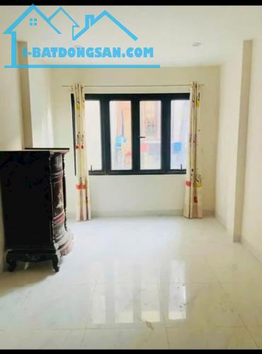 Cho thuê nhà ngõ 77 Lý Nam Đế, Hoàn Kiếm 35M x 5T Đẹp, Ngõ Ô Tô giá 20 triệu - 1