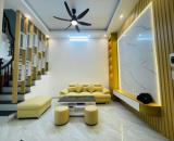 💥Nhỉnh 6 tỷ có ngay nhà 40m2, mặt tiền 10m - ô tô đỗ cửa ở Giải Phóng - Hoàng Mai💥