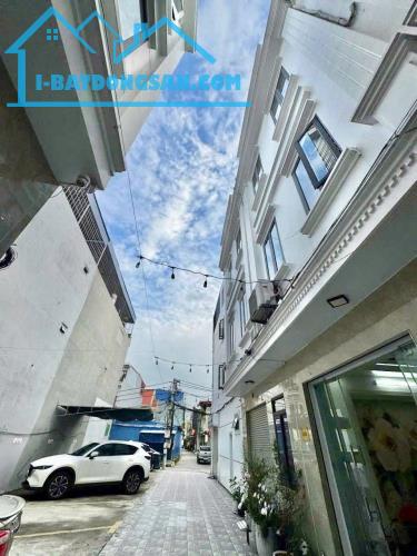 Nhà phố 3 Tầng , Ngõ Rộng oto Đậu Được Trước Cửa Nhà