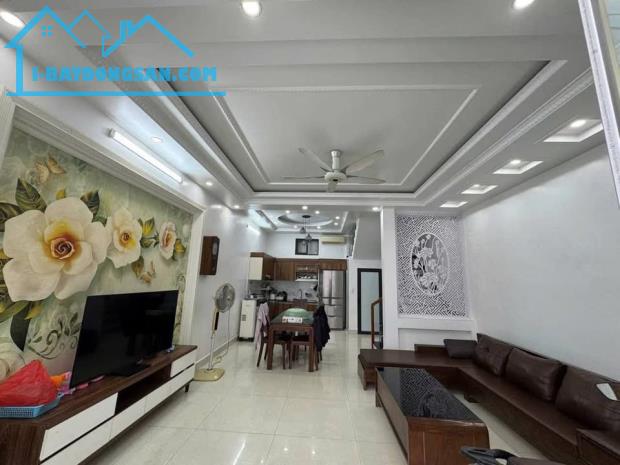 Nhà phố 3 Tầng , Ngõ Rộng oto Đậu Được Trước Cửa Nhà - 1