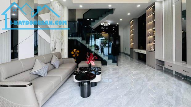Nhà lầu sân vườn mới xây dựng mặt tiền kênh Huyện Lộ 94, P10 - 3