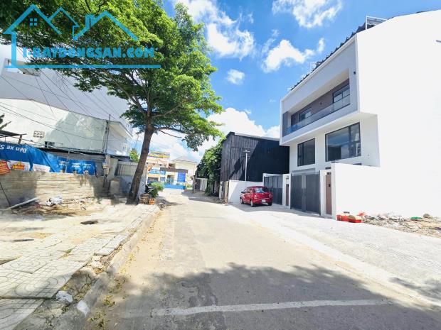 Bán Đất An Phú Quận 2 Ngay Ra Metro DT:313m2(10mx33m) Giá Tốt Chỉ 148tr/m2