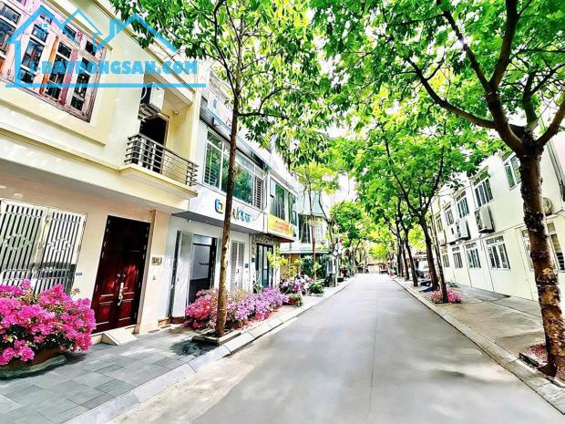 Bán Nhà Đặng Thuỳ Trâm Cầu Giấy. Phân Lô. OTO Vào. 60m 4 Tầng - 40 Tỷ. Cạnh ĐH Quốc Gia