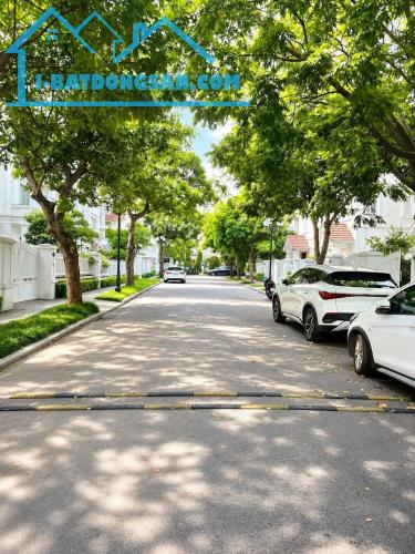 Biệt Thự Khu Vip Vinhomes RiverSide, Tuyên Ngôn Sống Đẳng Cấp 400m2, View Hồ - 200 Tỷ - 4